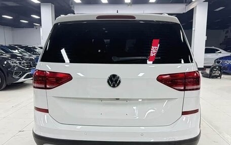 Volkswagen Touran III, 2023 год, 2 078 000 рублей, 5 фотография