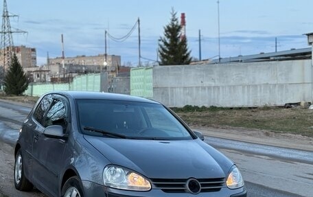 Volkswagen Golf V, 2004 год, 380 000 рублей, 2 фотография