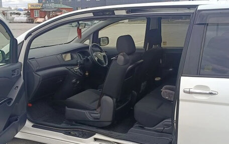 Toyota ISis I, 2012 год, 1 380 000 рублей, 13 фотография