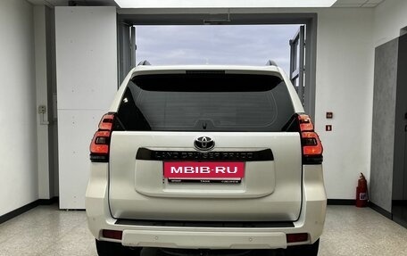 Toyota Land Cruiser Prado 150 рестайлинг 2, 2020 год, 6 300 000 рублей, 5 фотография