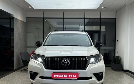 Toyota Land Cruiser Prado 150 рестайлинг 2, 2020 год, 6 300 000 рублей, 2 фотография