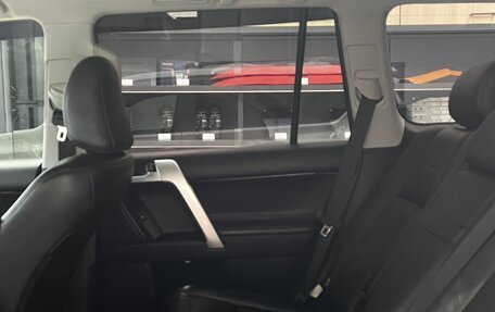 Toyota Land Cruiser Prado 150 рестайлинг 2, 2020 год, 6 300 000 рублей, 14 фотография