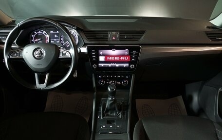 Skoda Superb III рестайлинг, 2018 год, 1 650 000 рублей, 10 фотография