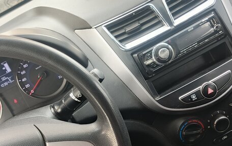 Hyundai Solaris II рестайлинг, 2016 год, 980 000 рублей, 5 фотография
