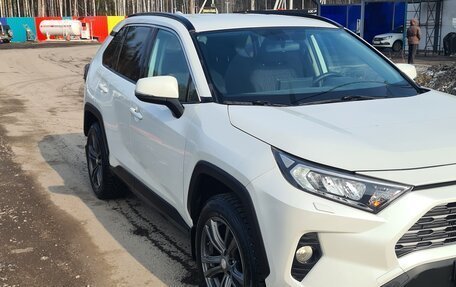 Toyota RAV4, 2020 год, 3 300 000 рублей, 4 фотография