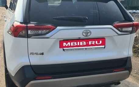 Toyota RAV4, 2020 год, 3 300 000 рублей, 3 фотография