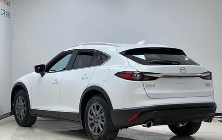 Mazda CX-4, 2023 год, 2 300 000 рублей, 6 фотография