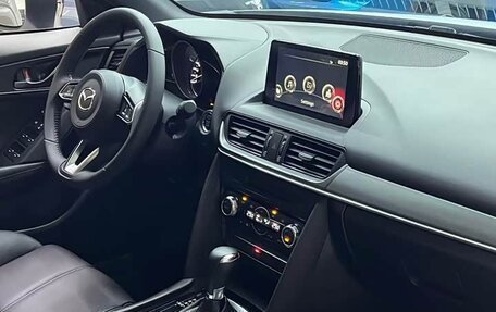 Mazda CX-4, 2023 год, 2 300 000 рублей, 14 фотография