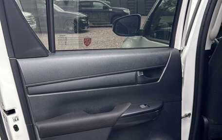 Toyota Hilux VIII, 2020 год, 6 490 000 рублей, 5 фотография