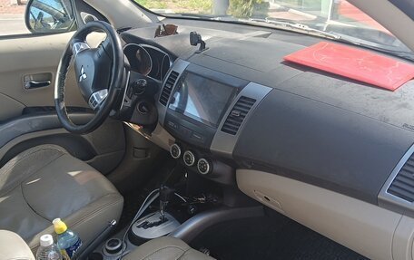 Mitsubishi Outlander III рестайлинг 3, 2008 год, 820 000 рублей, 10 фотография