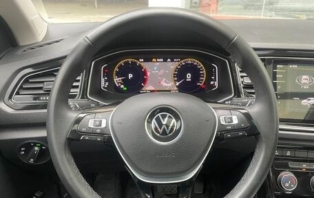 Volkswagen T-Roc I, 2022 год, 1 800 000 рублей, 9 фотография