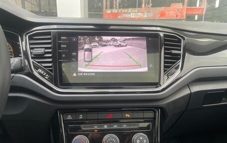 Volkswagen T-Roc I, 2022 год, 1 800 000 рублей, 10 фотография