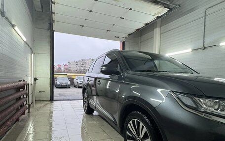 Mitsubishi Outlander III рестайлинг 3, 2019 год, 2 250 000 рублей, 5 фотография