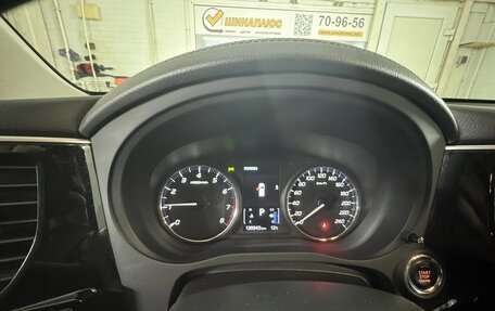 Mitsubishi Outlander III рестайлинг 3, 2019 год, 2 250 000 рублей, 9 фотография