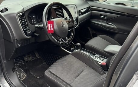 Mitsubishi Outlander III рестайлинг 3, 2019 год, 2 250 000 рублей, 3 фотография