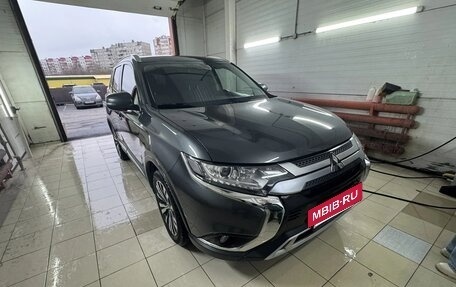 Mitsubishi Outlander III рестайлинг 3, 2019 год, 2 250 000 рублей, 4 фотография