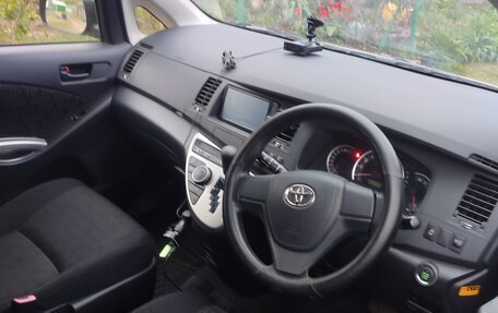 Toyota ISis I, 2013 год, 1 180 000 рублей, 23 фотография