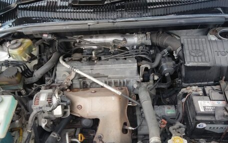 Toyota Ipsum II, 2001 год, 675 000 рублей, 2 фотография