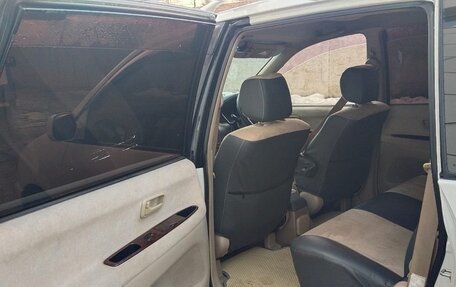 Toyota Ipsum II, 2001 год, 675 000 рублей, 15 фотография