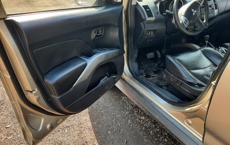 Mitsubishi Outlander III рестайлинг 3, 2008 год, 780 000 рублей, 4 фотография