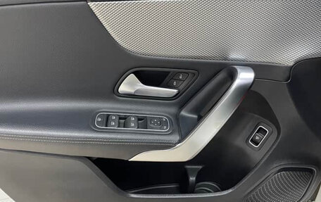 Mercedes-Benz A-Класс, 2022 год, 1 690 000 рублей, 8 фотография