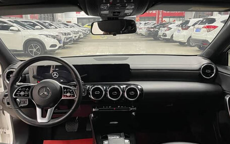 Mercedes-Benz A-Класс, 2022 год, 1 690 000 рублей, 10 фотография