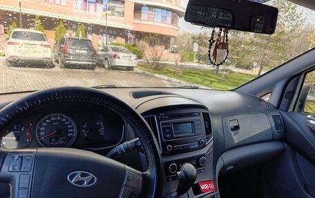 Hyundai H-1 II рестайлинг, 2015 год, 1 800 000 рублей, 1 фотография