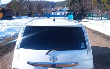 Toyota ISis I, 2012 год, 1 460 000 рублей, 4 фотография