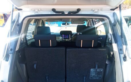 Toyota ISis I, 2012 год, 1 460 000 рублей, 11 фотография