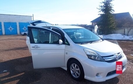 Toyota ISis I, 2012 год, 1 460 000 рублей, 16 фотография