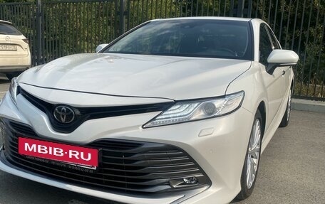 Toyota Camry, 2018 год, 2 450 000 рублей, 2 фотография