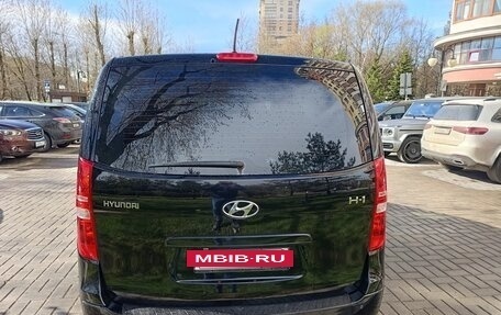 Hyundai H-1 II рестайлинг, 2015 год, 1 800 000 рублей, 10 фотография