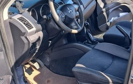 Mitsubishi Outlander III рестайлинг 3, 2010 год, 1 200 000 рублей, 9 фотография