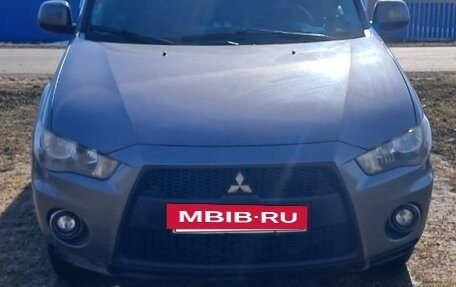 Mitsubishi Outlander III рестайлинг 3, 2010 год, 1 200 000 рублей, 2 фотография