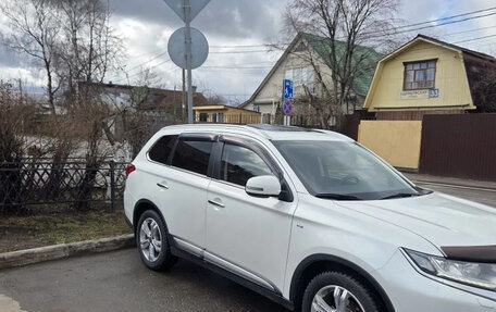 Mitsubishi Outlander III рестайлинг 3, 2016 год, 2 850 000 рублей, 4 фотография