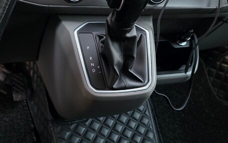 Volkswagen Caravelle T6 рестайлинг, 2020 год, 4 700 000 рублей, 7 фотография