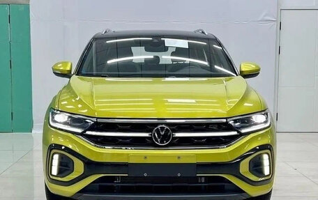 Volkswagen T-Roc I, 2023 год, 1 520 000 рублей, 2 фотография