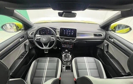 Volkswagen T-Roc I, 2023 год, 1 520 000 рублей, 6 фотография