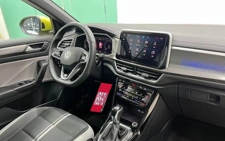 Volkswagen T-Roc I, 2023 год, 1 520 000 рублей, 8 фотография