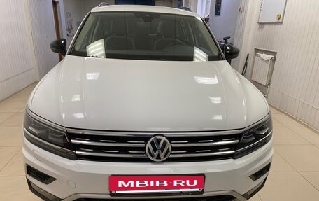 Volkswagen Tiguan II, 2019 год, 2 700 000 рублей, 2 фотография