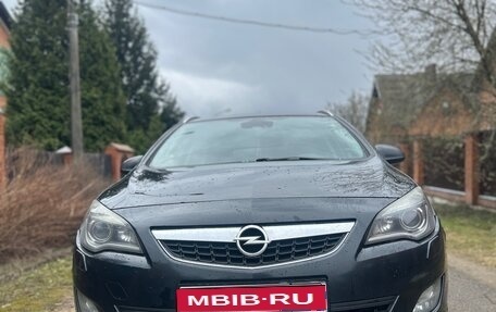 Opel Astra J, 2012 год, 570 000 рублей, 1 фотография