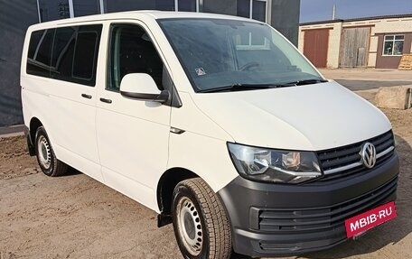 Volkswagen Caravelle T5, 2015 год, 2 100 000 рублей, 2 фотография