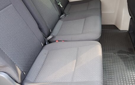 Volkswagen Caravelle T5, 2015 год, 2 100 000 рублей, 10 фотография