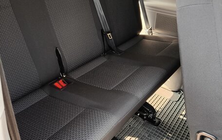 Volkswagen Caravelle T5, 2015 год, 2 100 000 рублей, 15 фотография