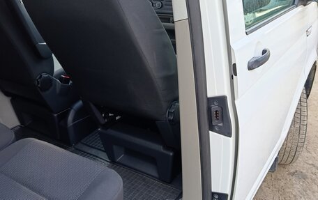 Volkswagen Caravelle T5, 2015 год, 2 100 000 рублей, 11 фотография