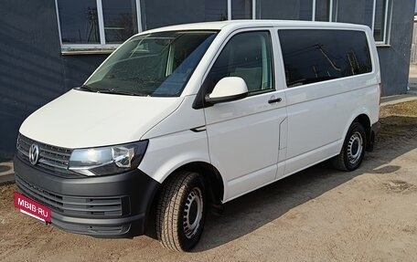 Volkswagen Caravelle T5, 2015 год, 2 100 000 рублей, 4 фотография