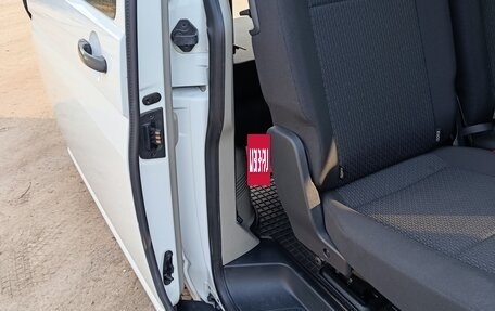 Volkswagen Caravelle T5, 2015 год, 2 100 000 рублей, 12 фотография