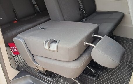 Volkswagen Caravelle T5, 2015 год, 2 100 000 рублей, 16 фотография