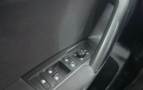 Volkswagen Tiguan II, 2021 год, 3 150 000 рублей, 17 фотография