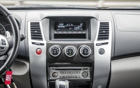 Mitsubishi Pajero Sport II рестайлинг, 2012 год, 1 978 000 рублей, 21 фотография